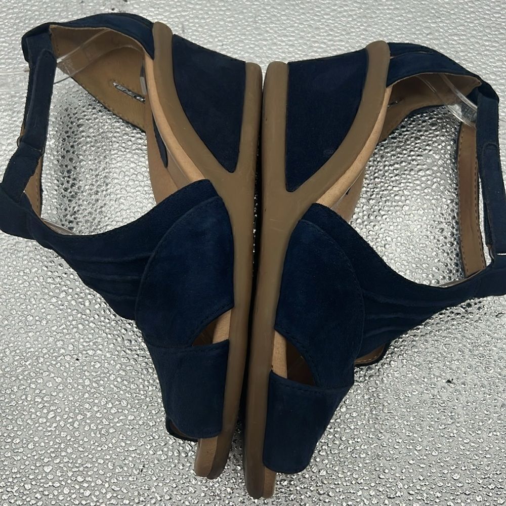 Earth Curvet navy wide wedge sandal size 7D